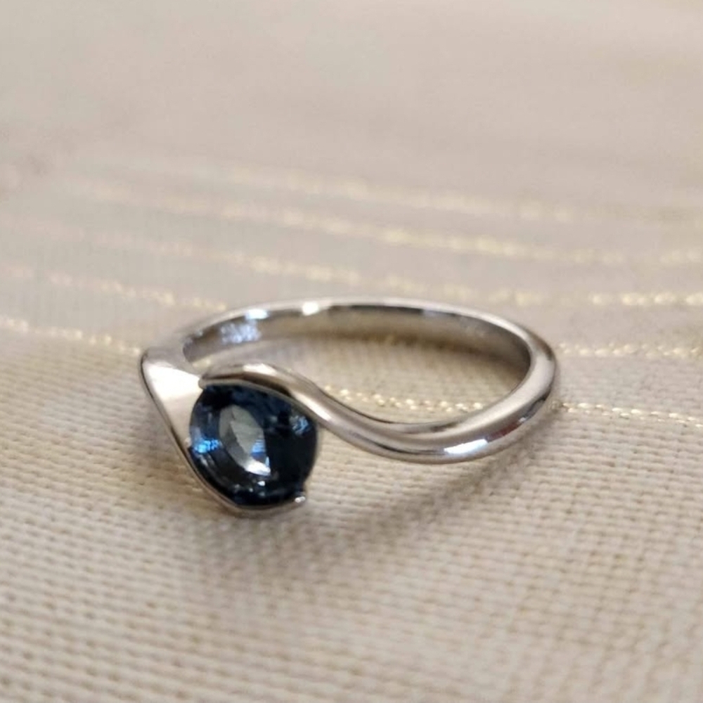 New 925 Silver Round Cut Blue Sapphire Ring for Women - Picture 8 of 9